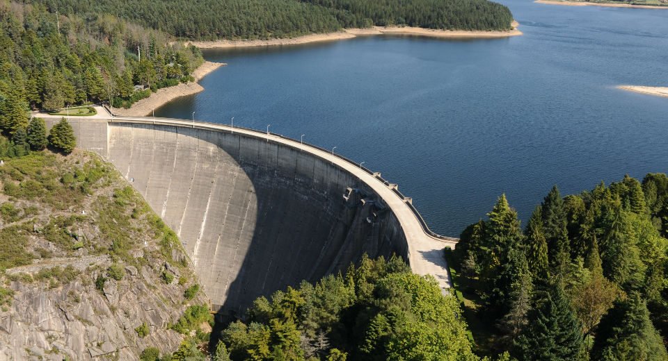 Portugal atinge recorde de produção de energia em barragens e solar em 2025