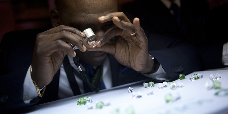 Sodiam Anuncia Leilão de 74 Pedras Especiais de Diamantes