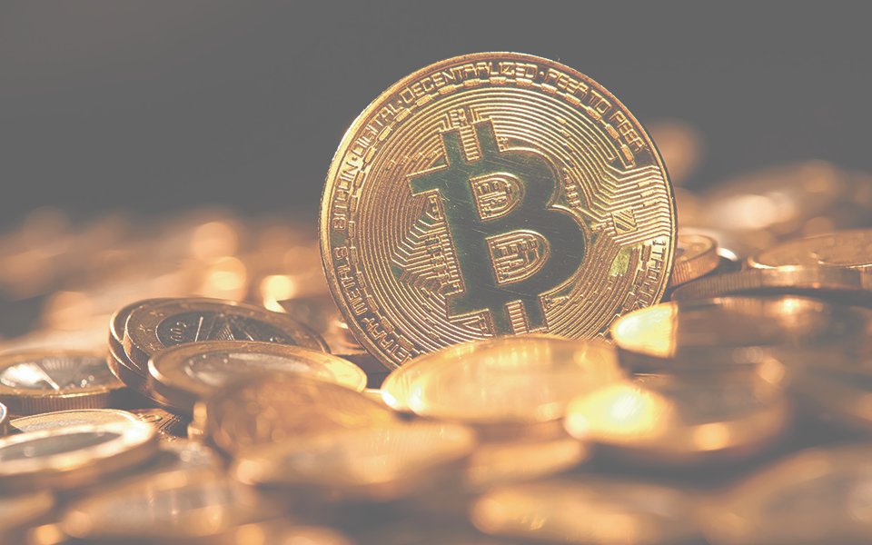 Bitcoin perde 50% do valor em quatro meses