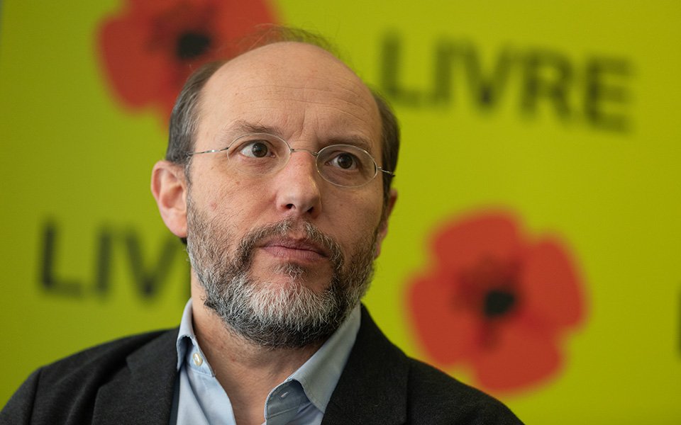 "Livro propõe medidas extraordinárias para apoio a famílias e empresas"