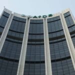 Embraer registra receitas recordes em 2025, mas lucros caem 47,9%