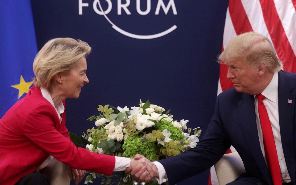 Bruxelas fecha acordo comercial com os EUA com salvaguardas contra descumprimento de Washington