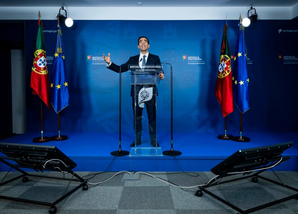 O Estado paga com quanto tempo de atraso? 2.380 dias.