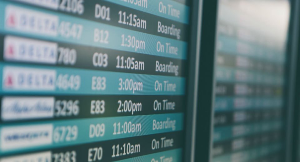 Passageiros aéreos retidos: entenda seus direitos com a ajuda da AirHelp