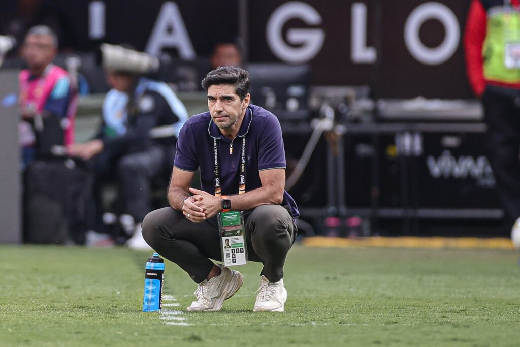 Palmeiras recorrerá da suspensão de Abel Ferreira após 8 jogos de punição