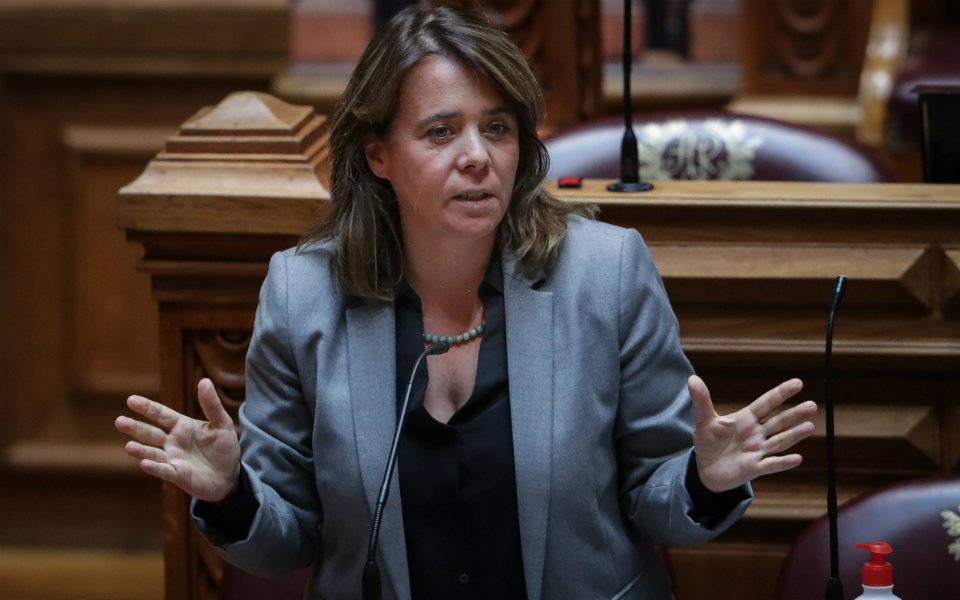 Catarina Martins critica Governo por manter lei laboral que retira "mais direitos"