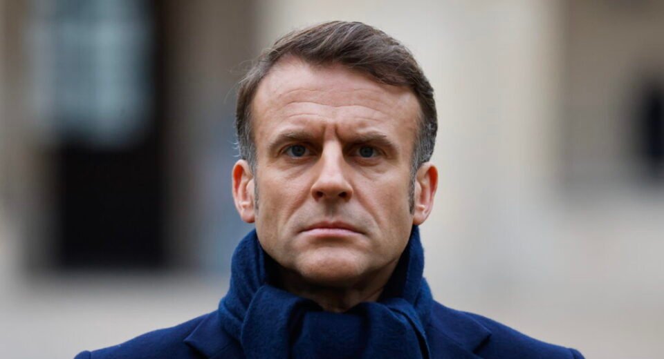 Macron afirma que a Rússia é uma ameaça para a Europa e que não se deve mostrar fraqueza