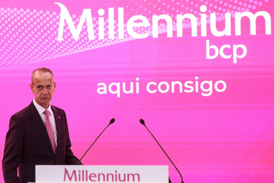 Fitch sobe rating do BCP e mantém "Outlook" positivo