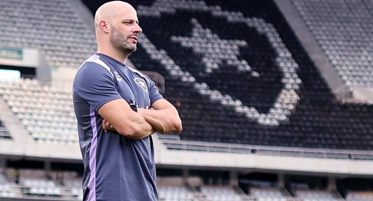 Franclim Carvalho celebra sua primeira vitória pelo Botafogo e comenta: «Futebol é emoção, às vezes não conseguimos controlar»