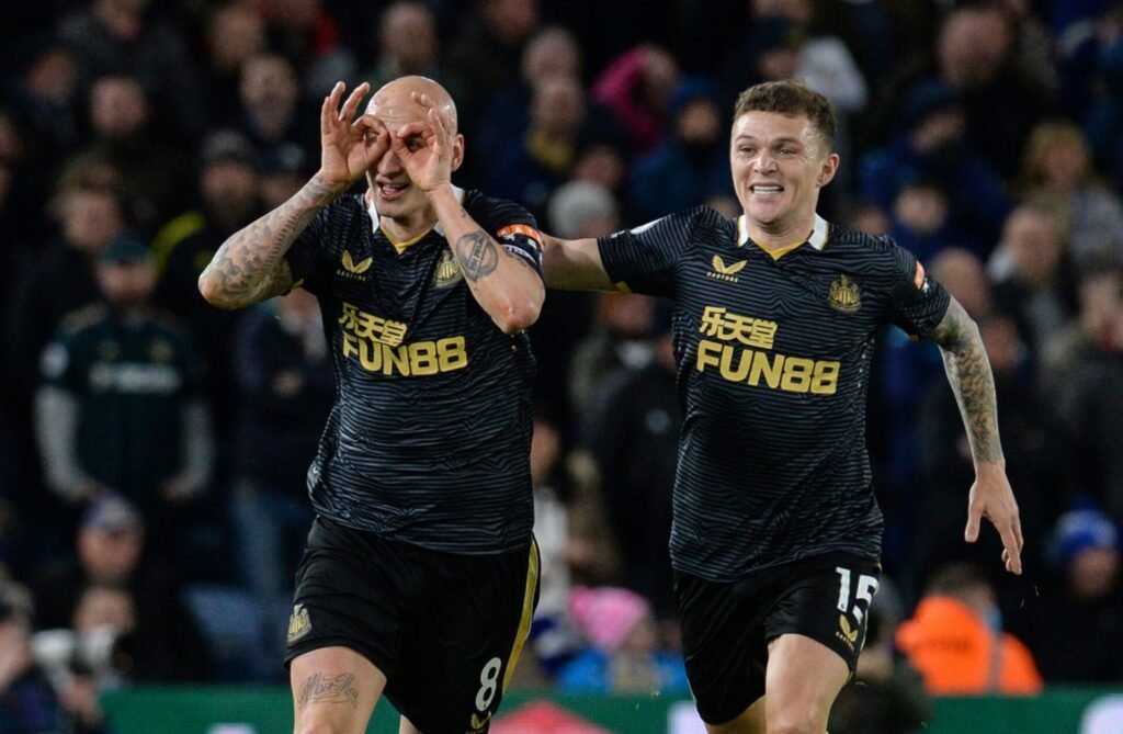 Jonjo Shelvey encerra a carreira como futebolista