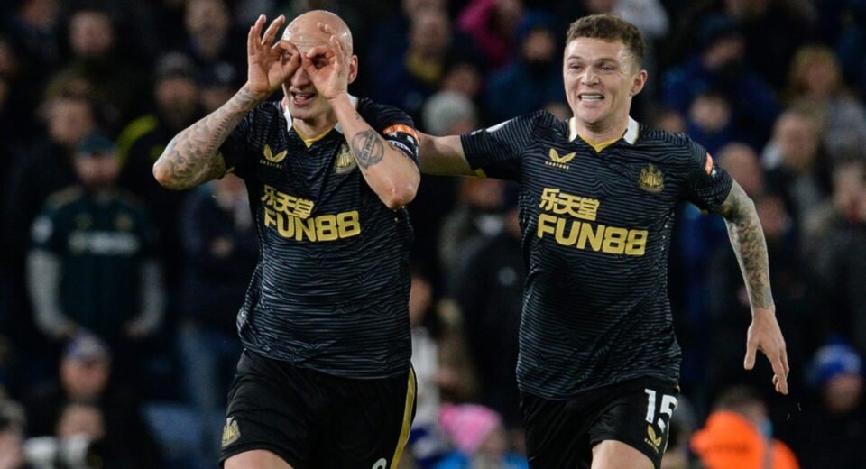 Jonjo Shelvey encerra a carreira como futebolista