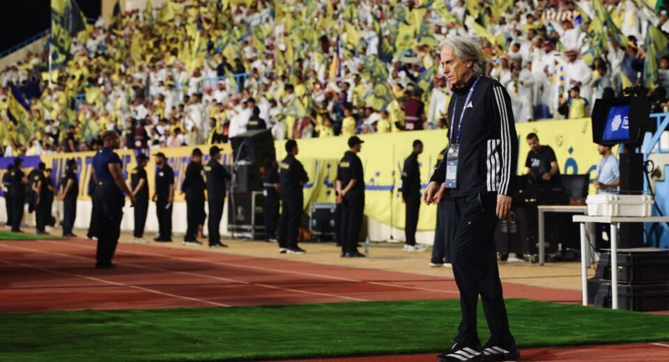 Jorge Jesus comenta a ausência de Cristiano Ronaldo na festa com os adeptos: «Foi logo para o balneário e vomitou»