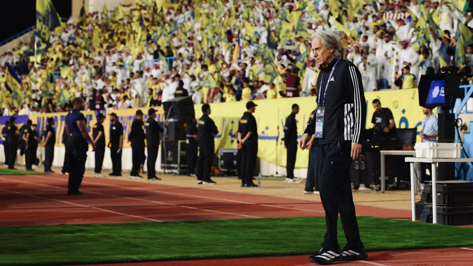 Jorge Jesus comenta a ausência de Cristiano Ronaldo na festa com os adeptos: «Foi logo para o balneário e vomitou»