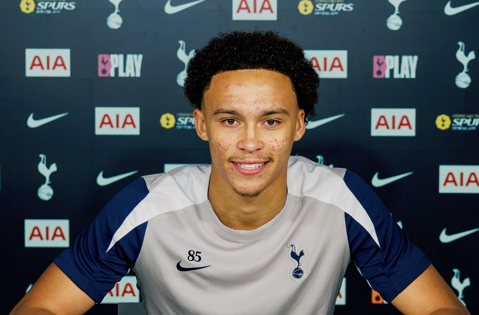 Tottenham assegura talento de Malachy Hardy