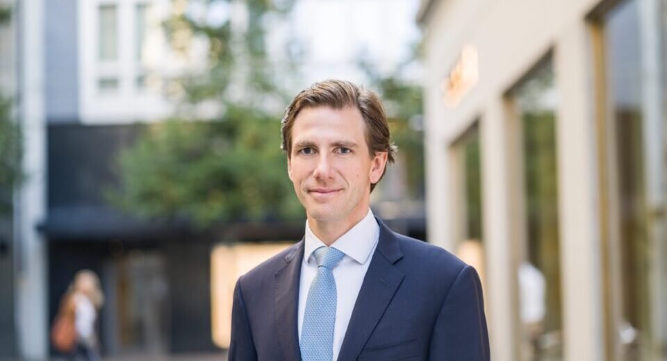 UBS prevê mais de 4 trilhões de dólares em investimentos adicionais em IA até 2030