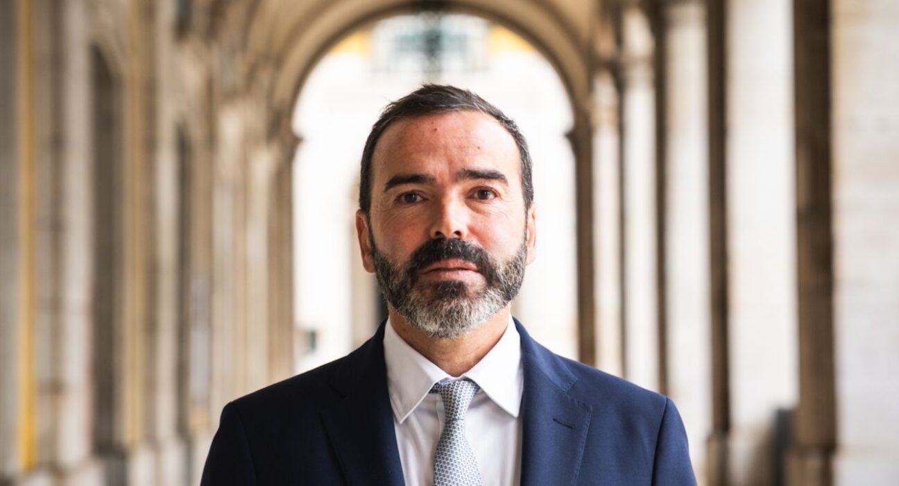 António Valle assume a direção