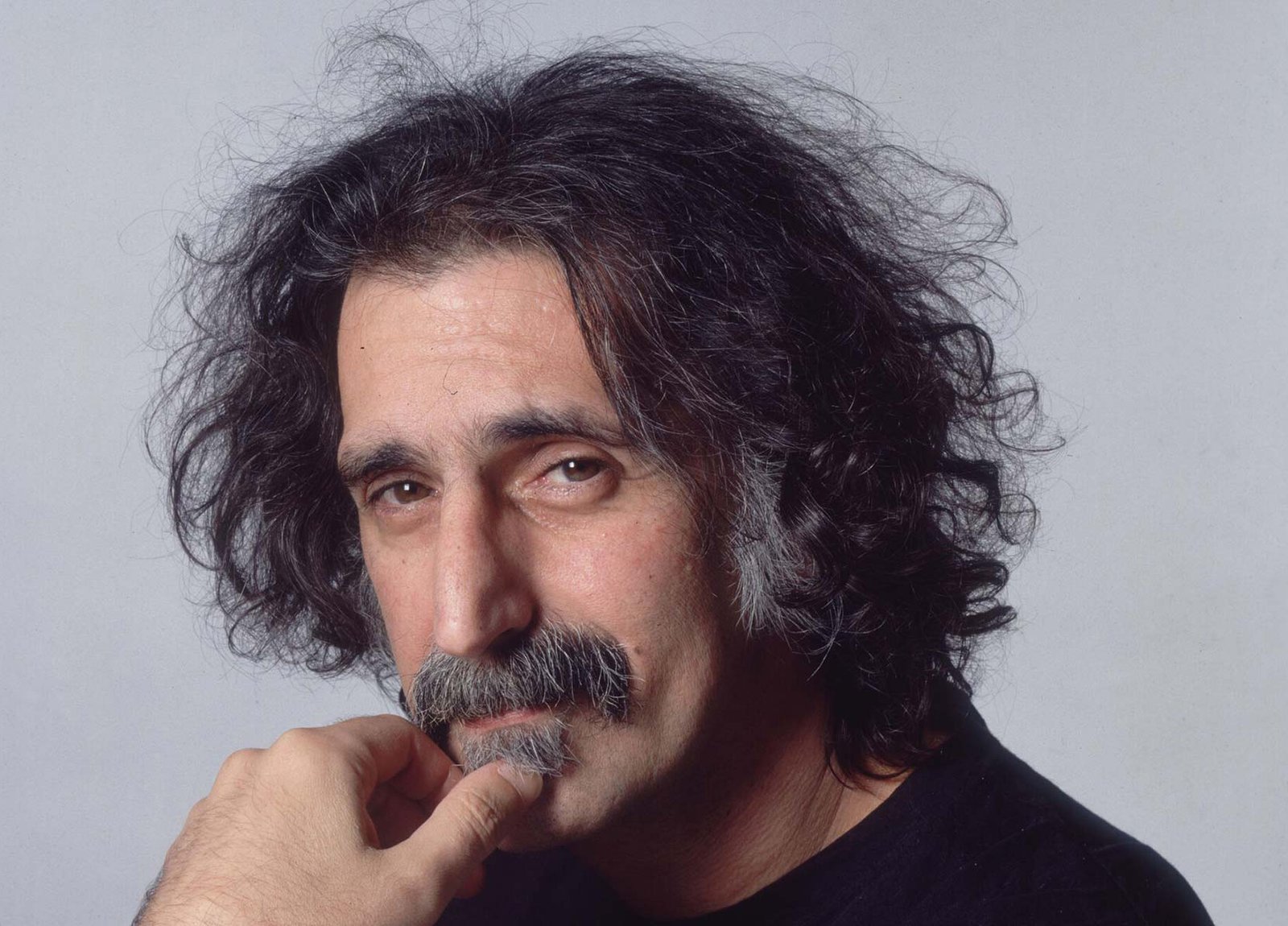 "Remix Ensemble e Peter Rundel: Uma Experiência em Modo Zappiano"