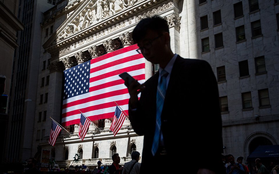Wall Street abre em terreno negativo