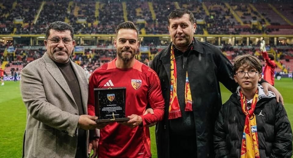 Miguel Cardoso faz história no Kayserispor
