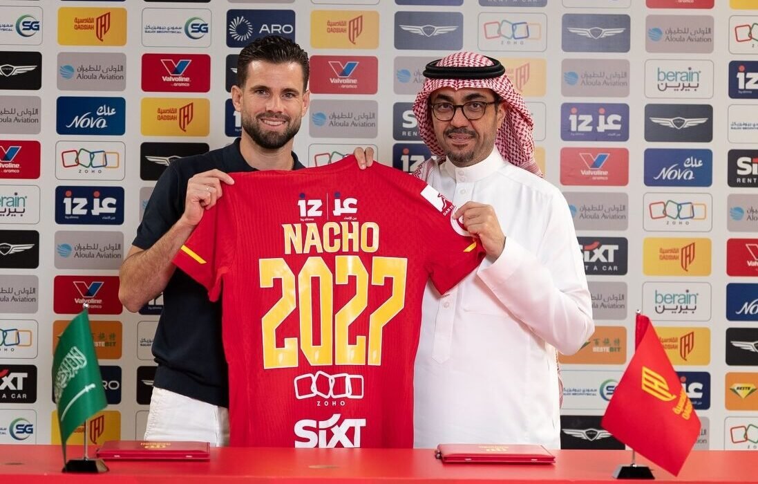 Nacho Fernández renova com Al Qadsiah até 2027