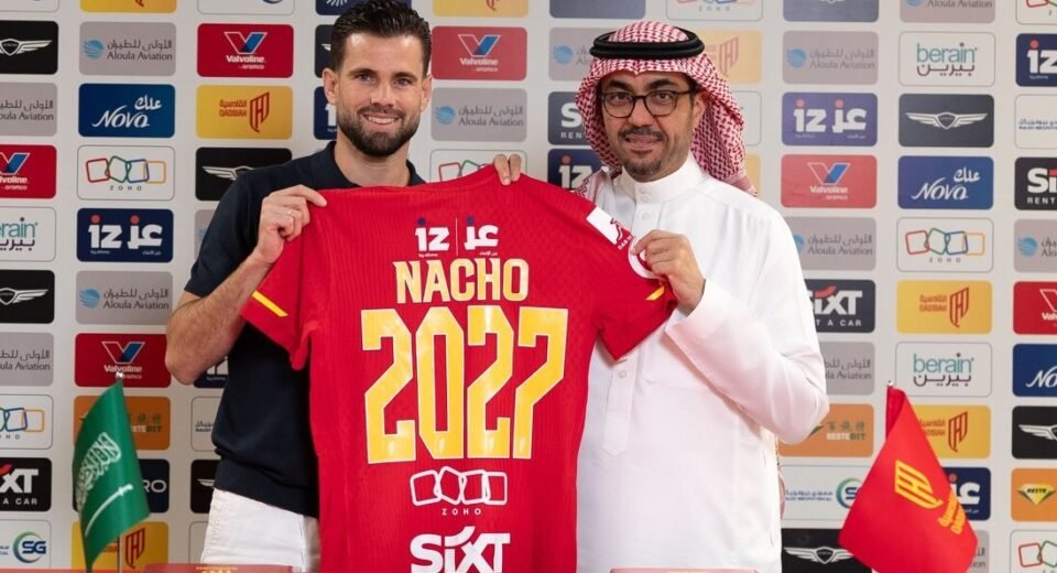 Nacho Fernández renova com Al Qadsiah até 2027