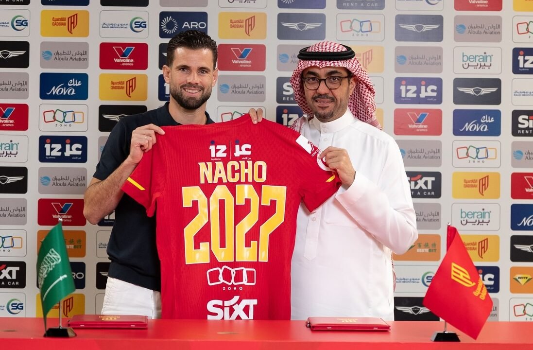 Nacho Fernández renova com Al Qadsiah até 2027