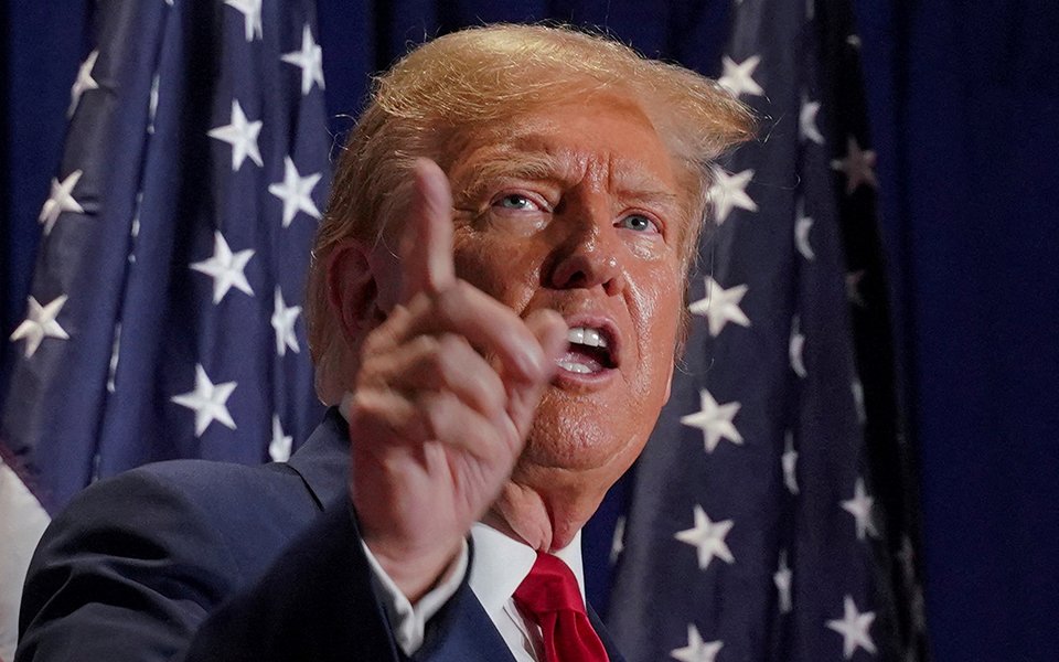 BBC acusada de edição seletiva de vídeo de Trump no dia do ataque ao Capitólio