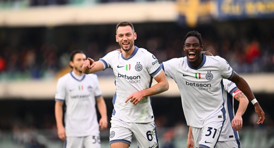 Quem é Stefan de Vrij, o possível reforço do Benfica?