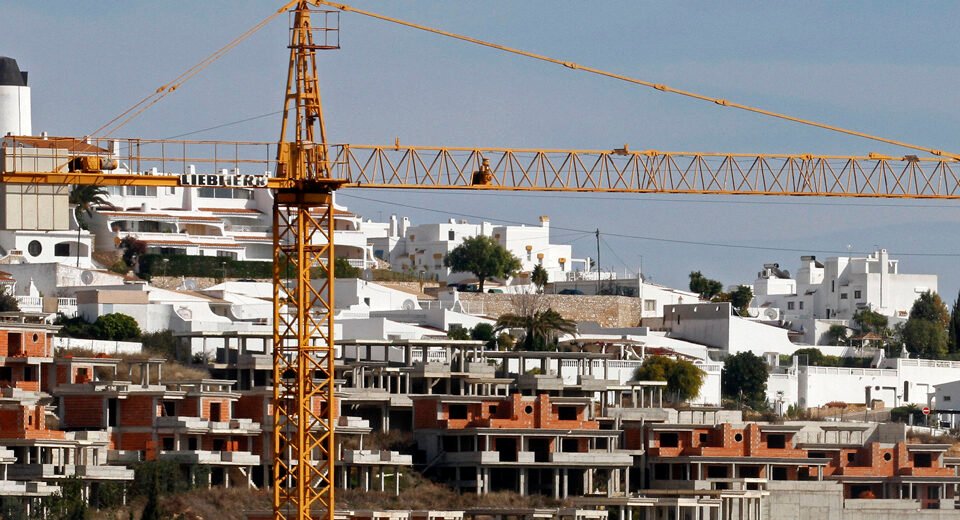 Licenciamento de Construção Nova Cresce 23,1%, Chegando a 27.295 Até Agosto